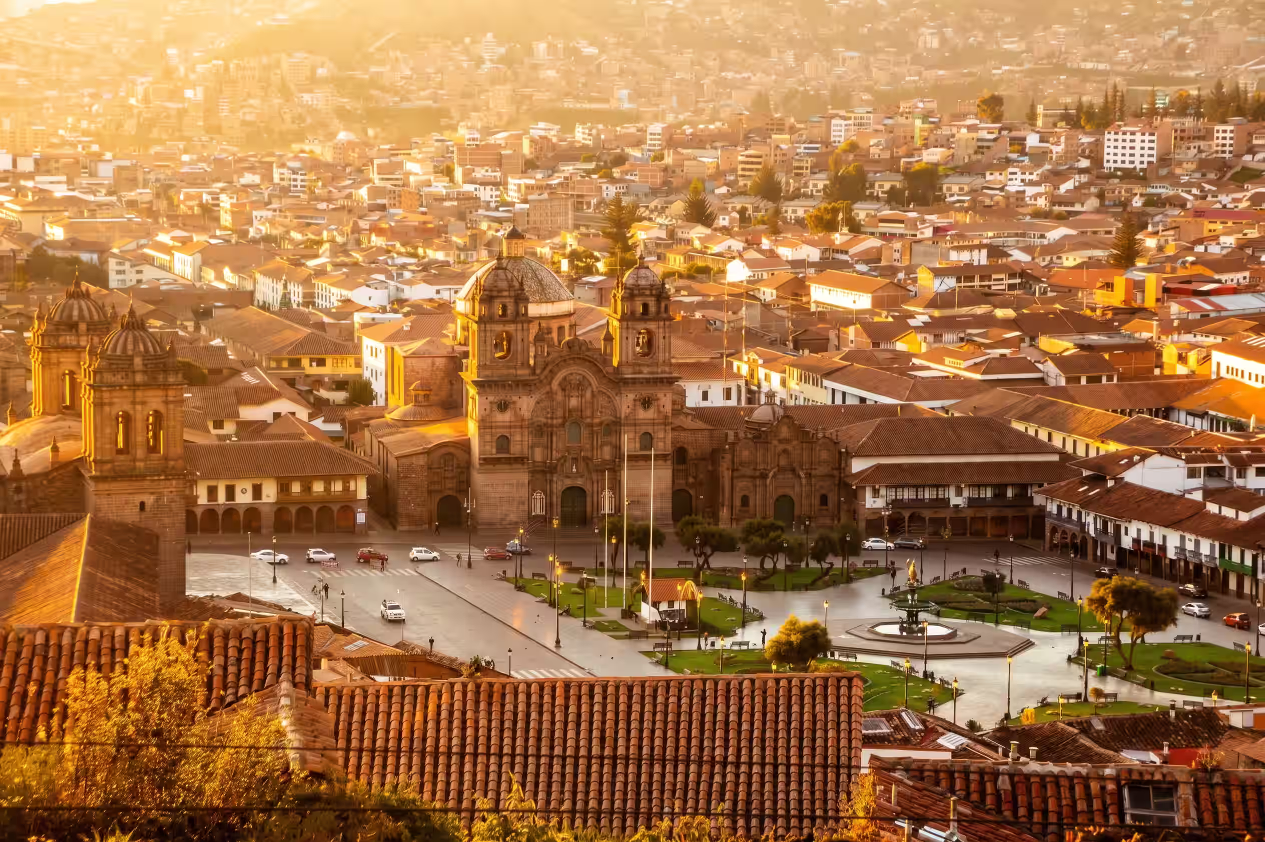 Vista panorámica de la ciudad de Cusco y sus construcciones históricas.