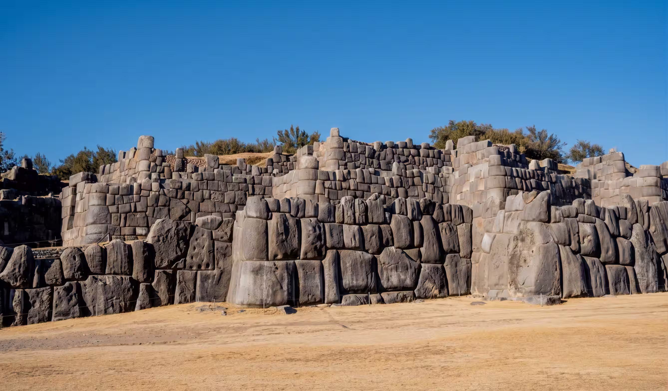 Muros y estructuras arqueológicas de Sacsayhuamán, Cusco