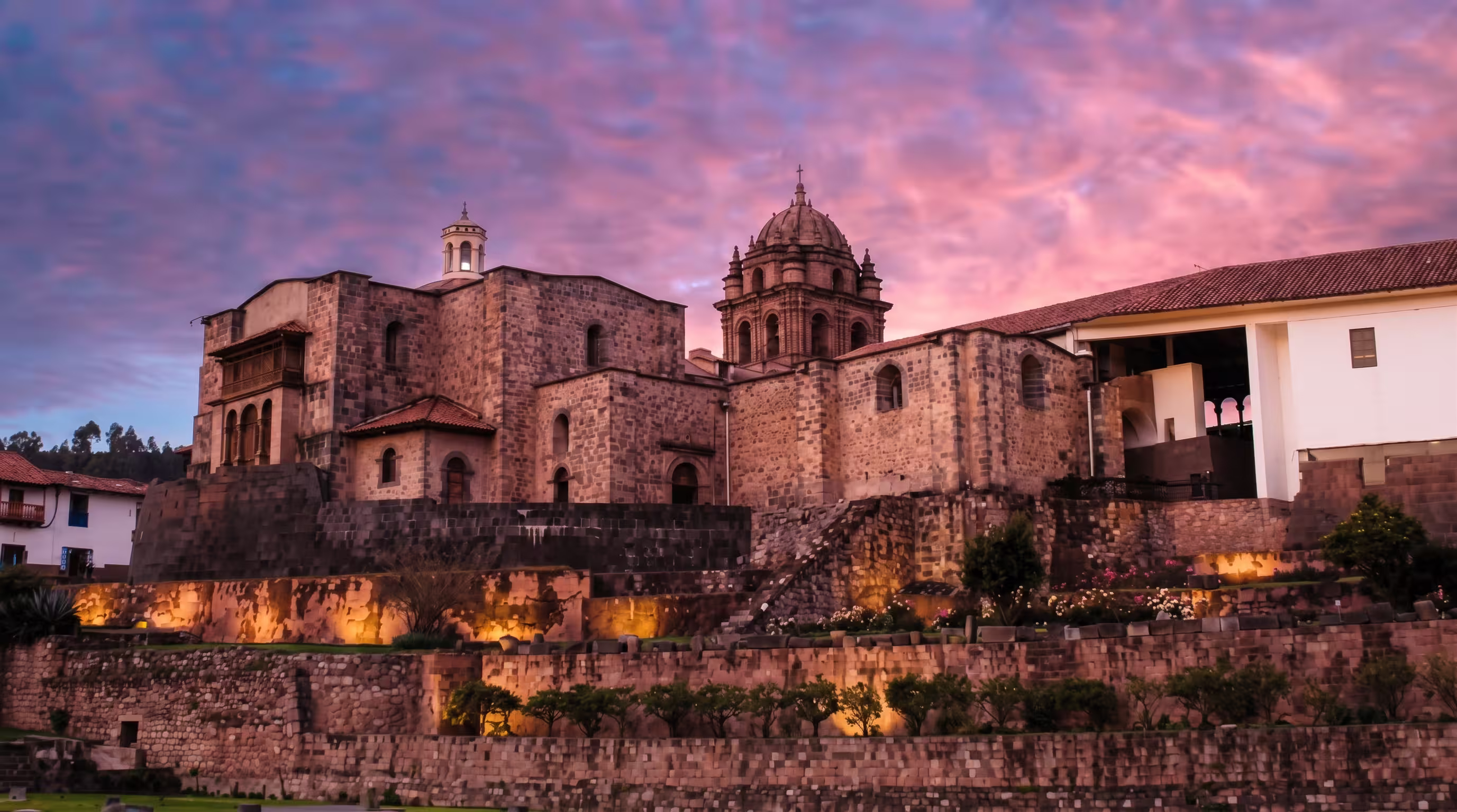 Muros Incas del Qorikancha en Cusco, Perú