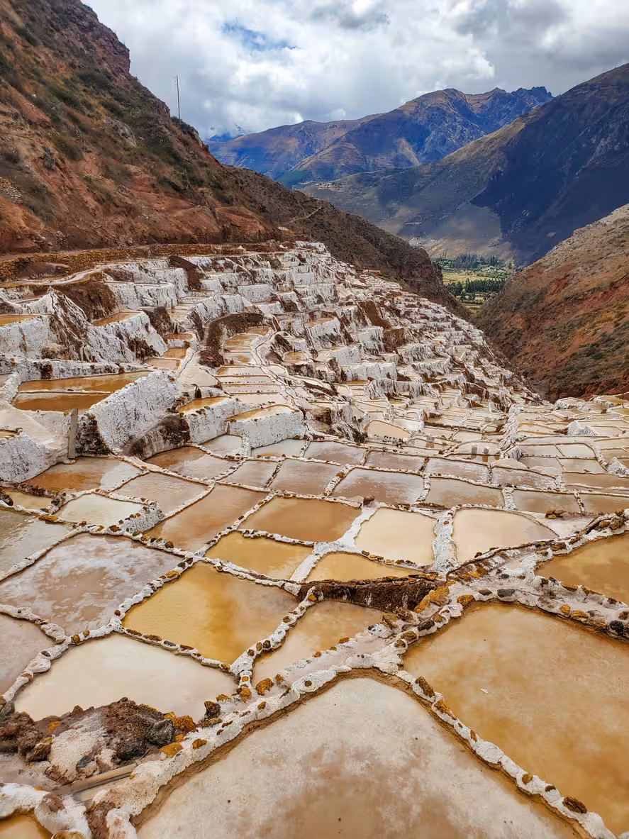 Salineras de Maras en el Valle Sagrado, Perú.