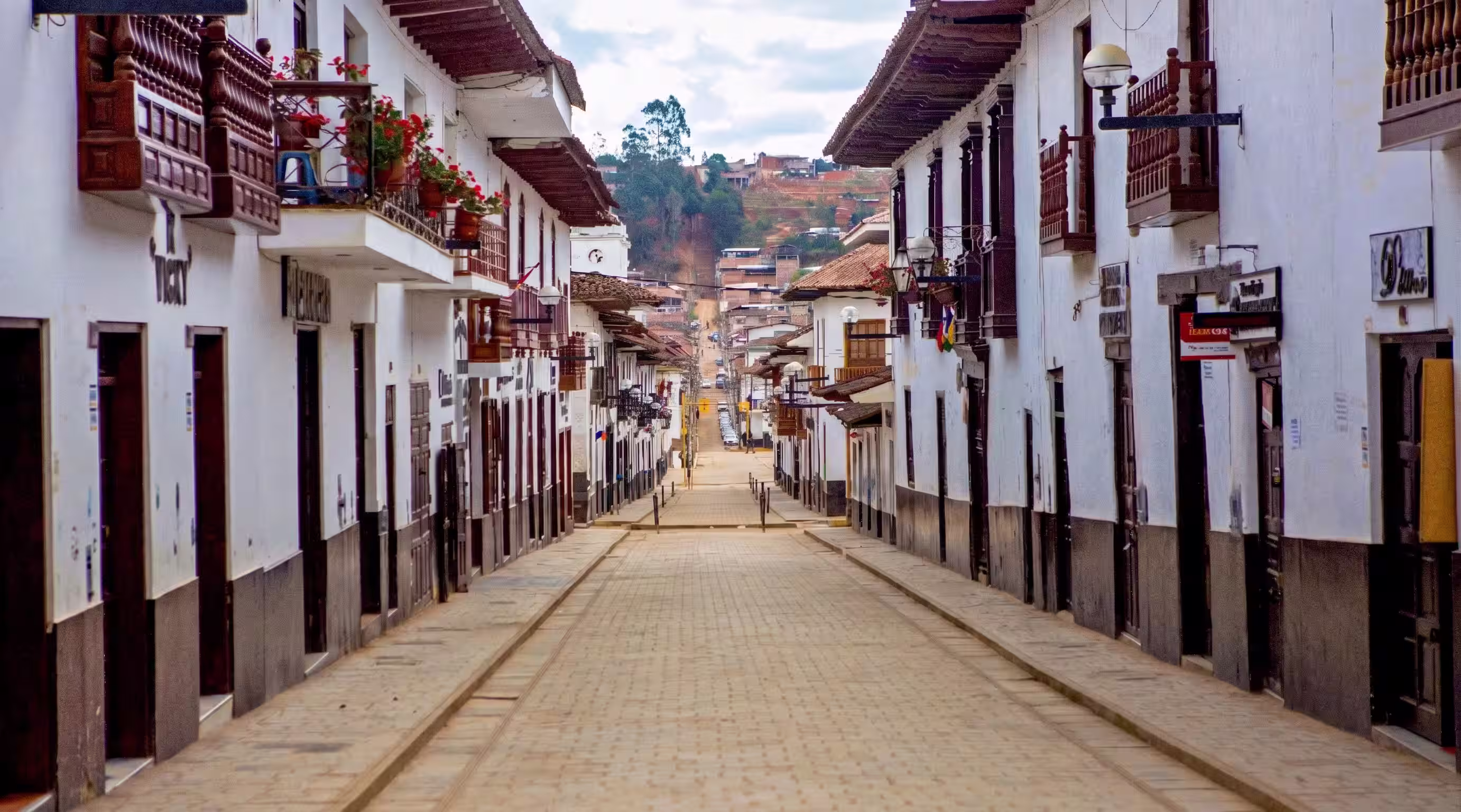 Calle tradicional de Chachapoyas, en la región Amazonas de Perú.