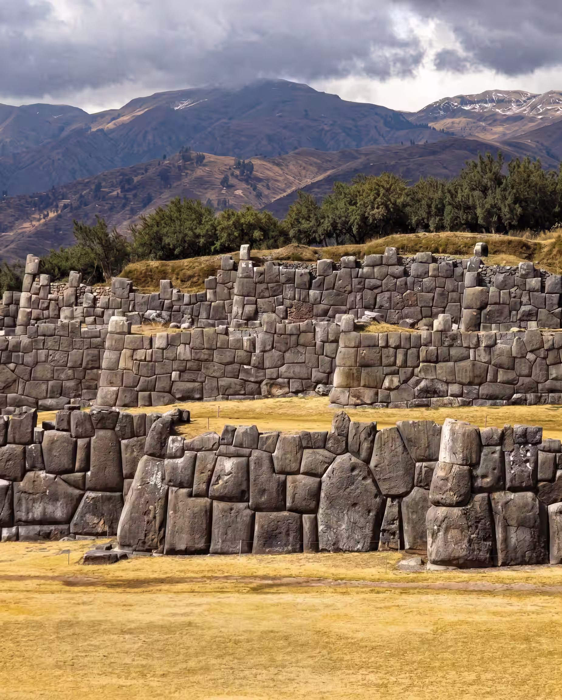 Muros de piedra del conjunto arqueológico de Sacsayhuamán, en Cusco.