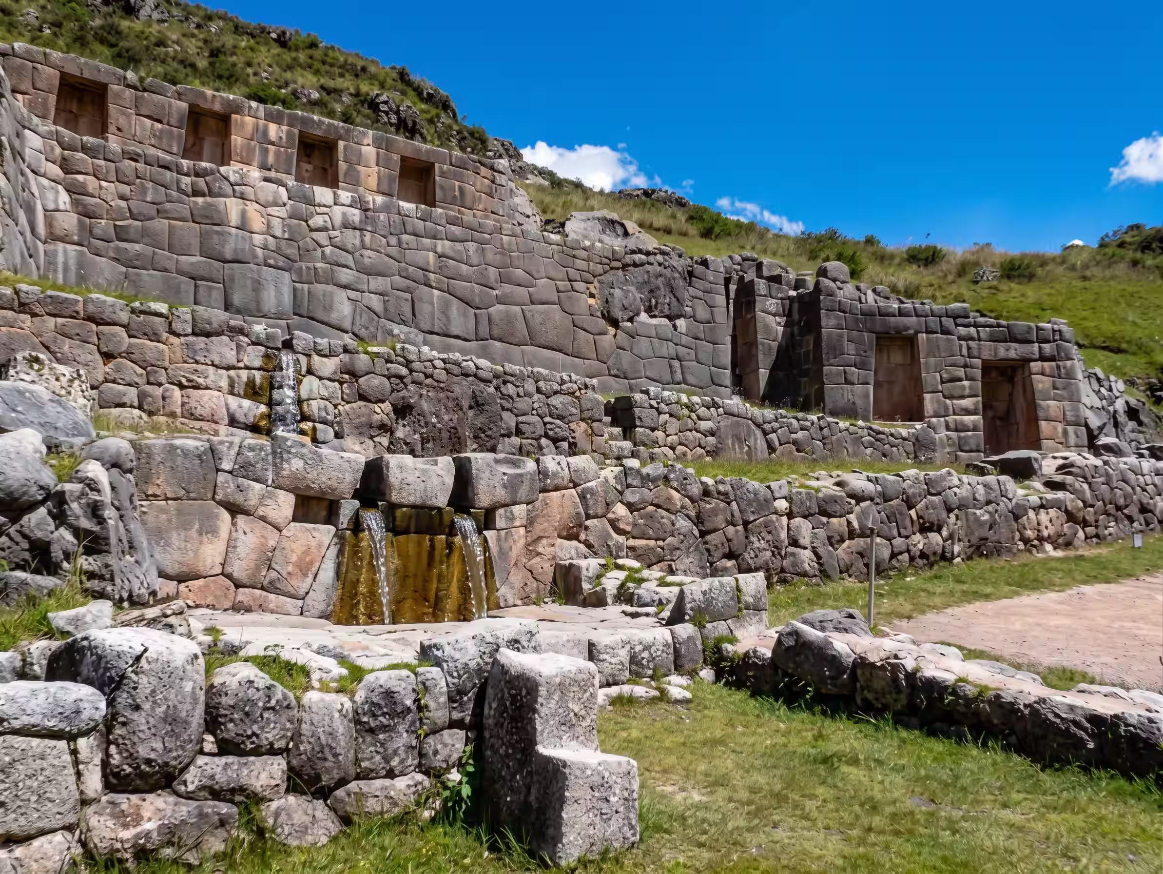 Muros incas y arquitectura colonial en la ciudad de Cusco.